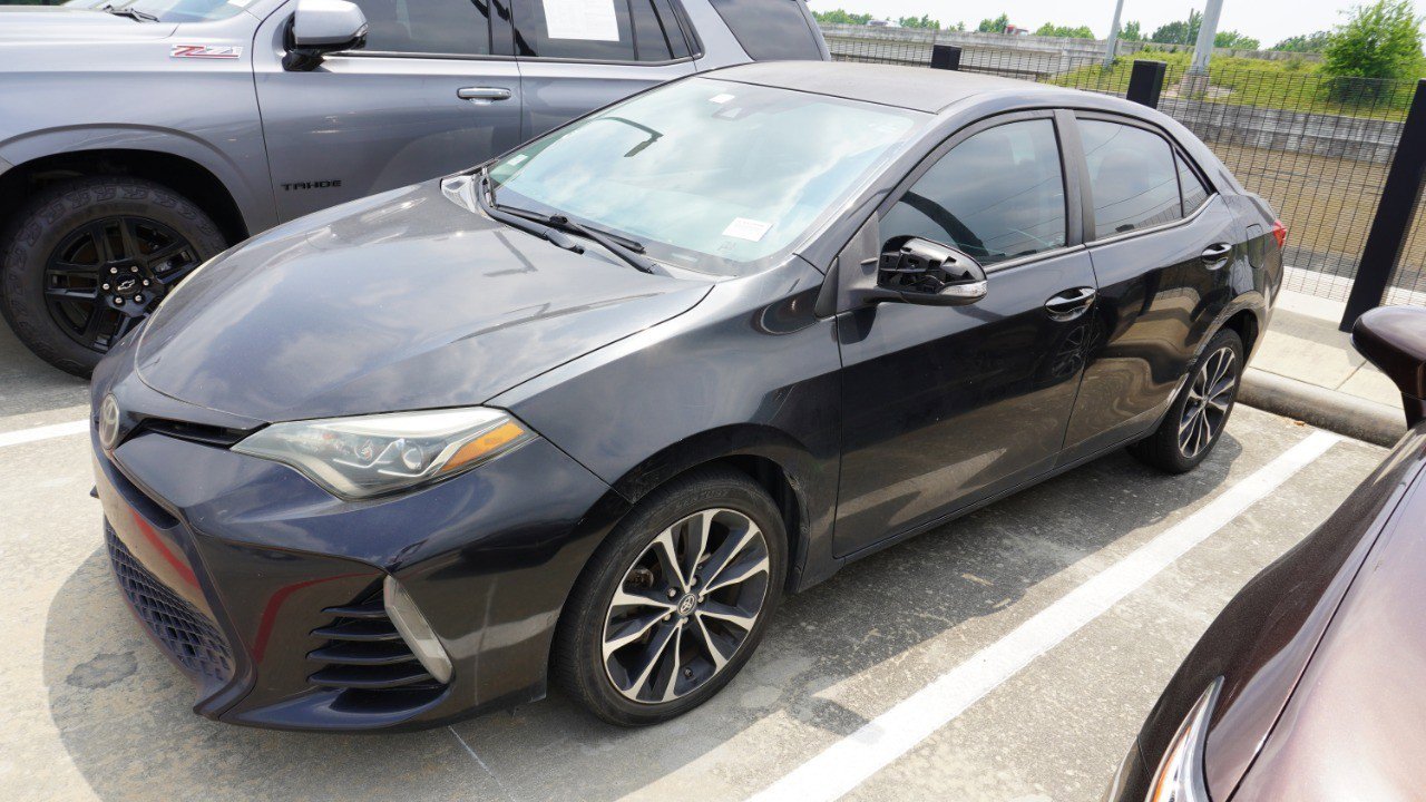 Used 2017 Toyota Corolla SE FWD image 2