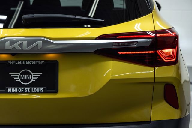 Used 2023 Kia Seltos SX w/ SX Sunroof Package image 8