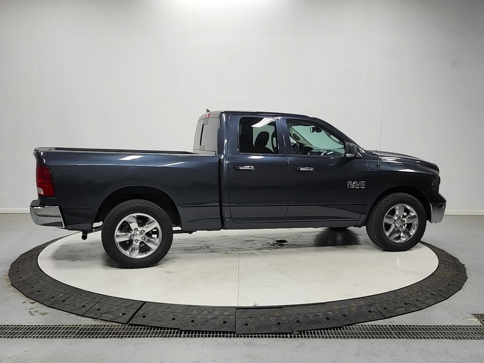 Used 2018 RAM 1500 SLT AWD/4WD image 8