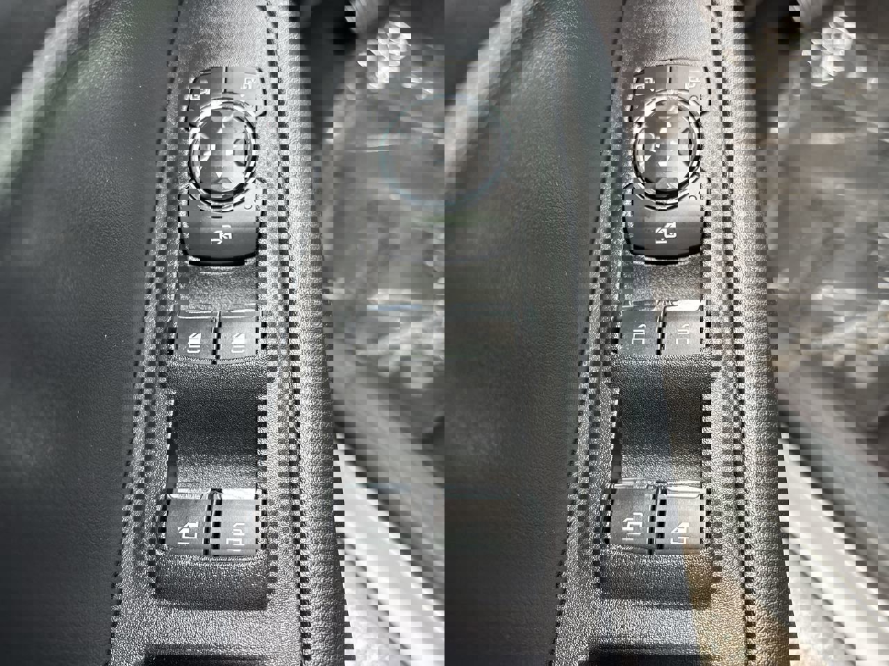 Used 2020 Ford Edge SE image 17