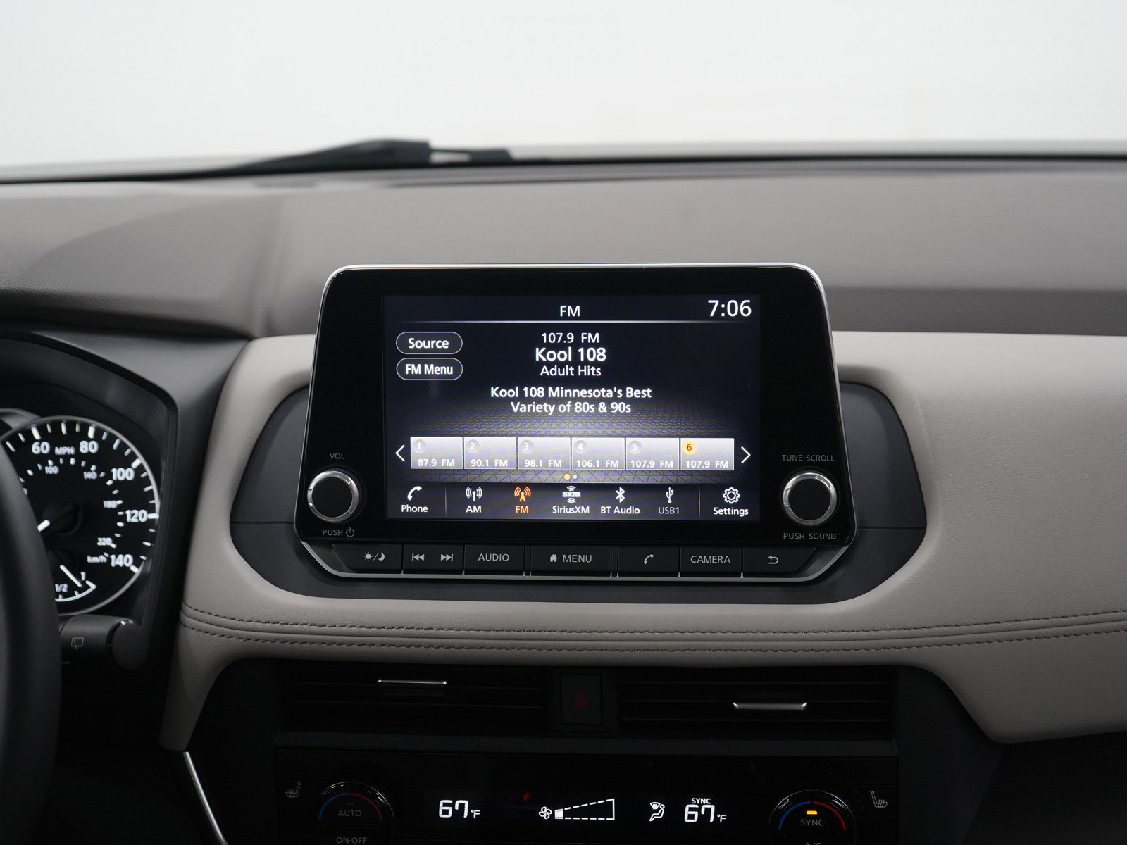 Used 2023 Nissan Rogue SV w/ SV Premium B Package image 15