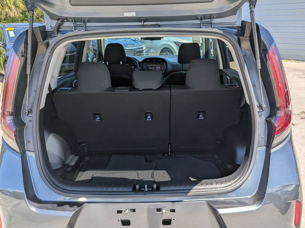 Certified 2023 Kia Soul LX w/ LX Technology Package FWD image 11