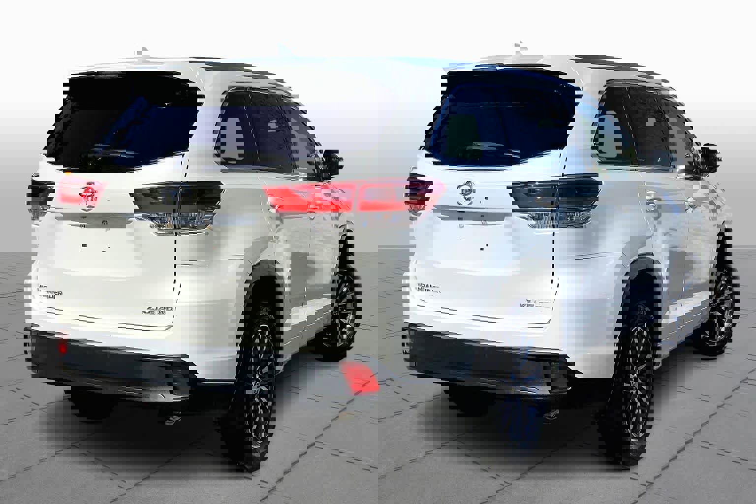 Used 2017 Toyota Highlander XLE image 12