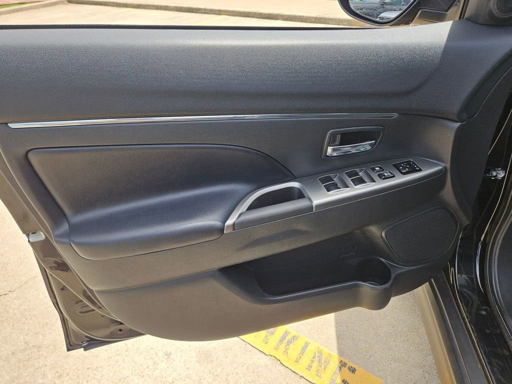 Used 2025 Mitsubishi Outlander Sport SE image 14