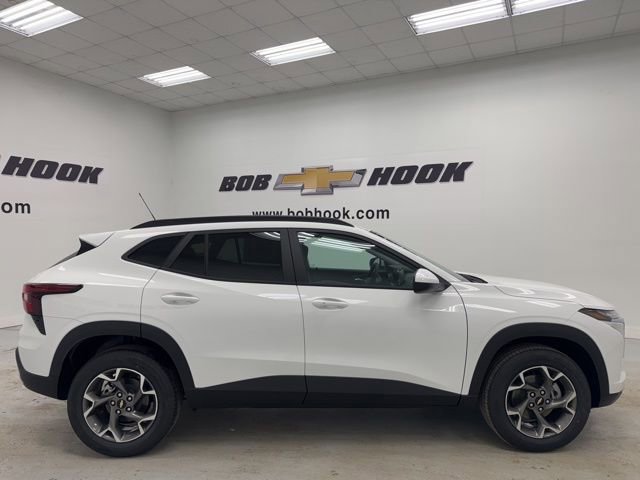 New 2026 Chevrolet Trax LT w/ Driver Confidence Package FWD image 4