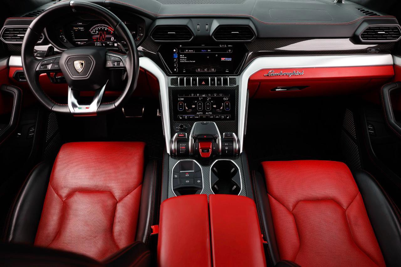 Used 2020 Lamborghini Urus image 2