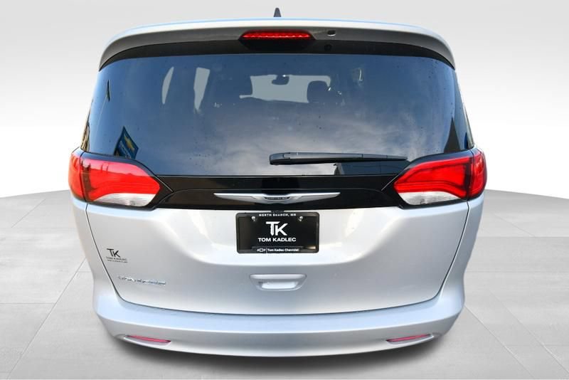 Used 2024 Chrysler Voyager LX FWD image 6