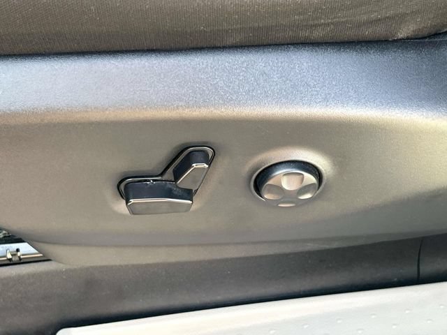 Used 2023 Chrysler Voyager LX FWD image 28