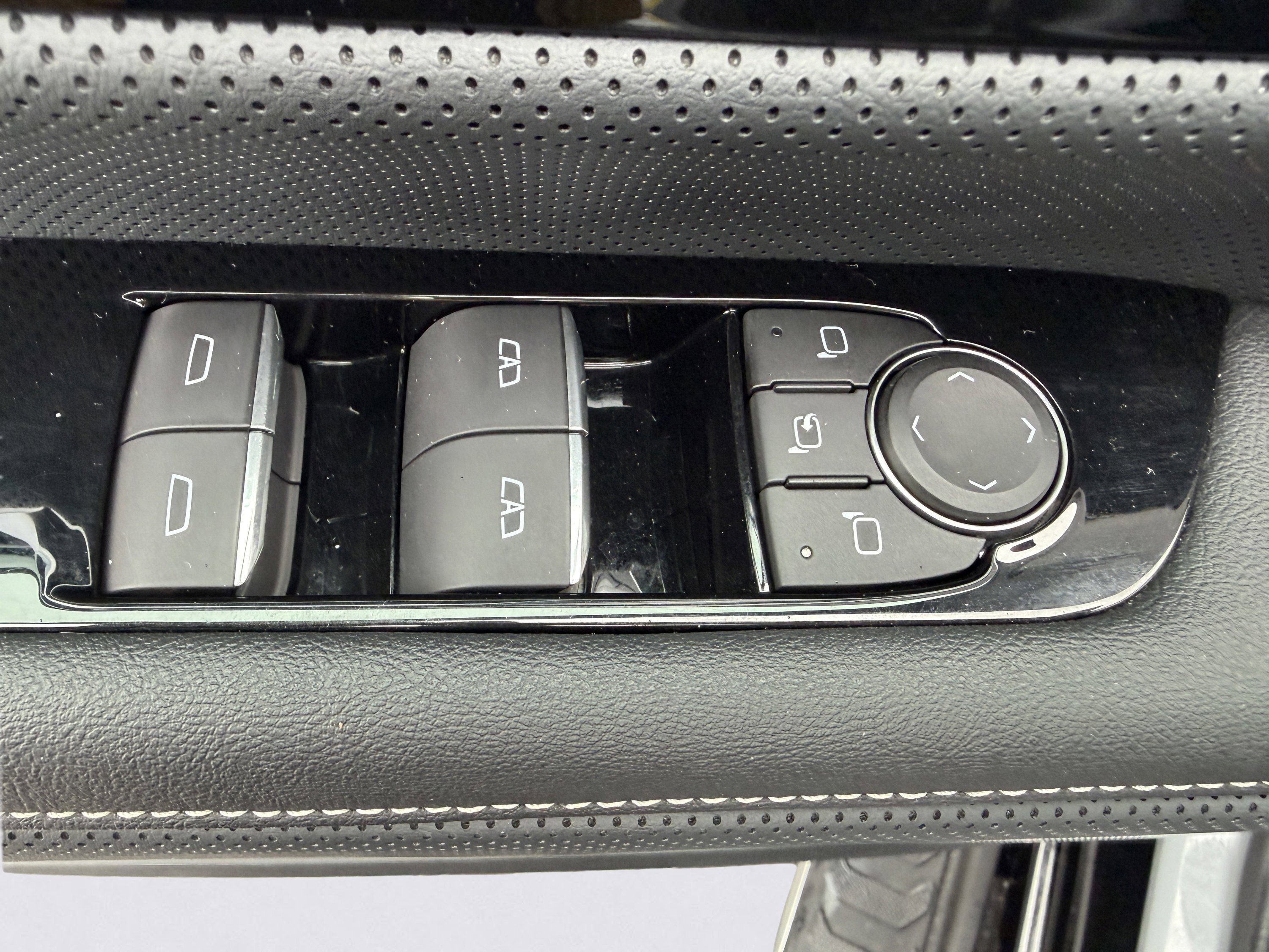 Used 2024 GMC Sierra EV Denali image 36