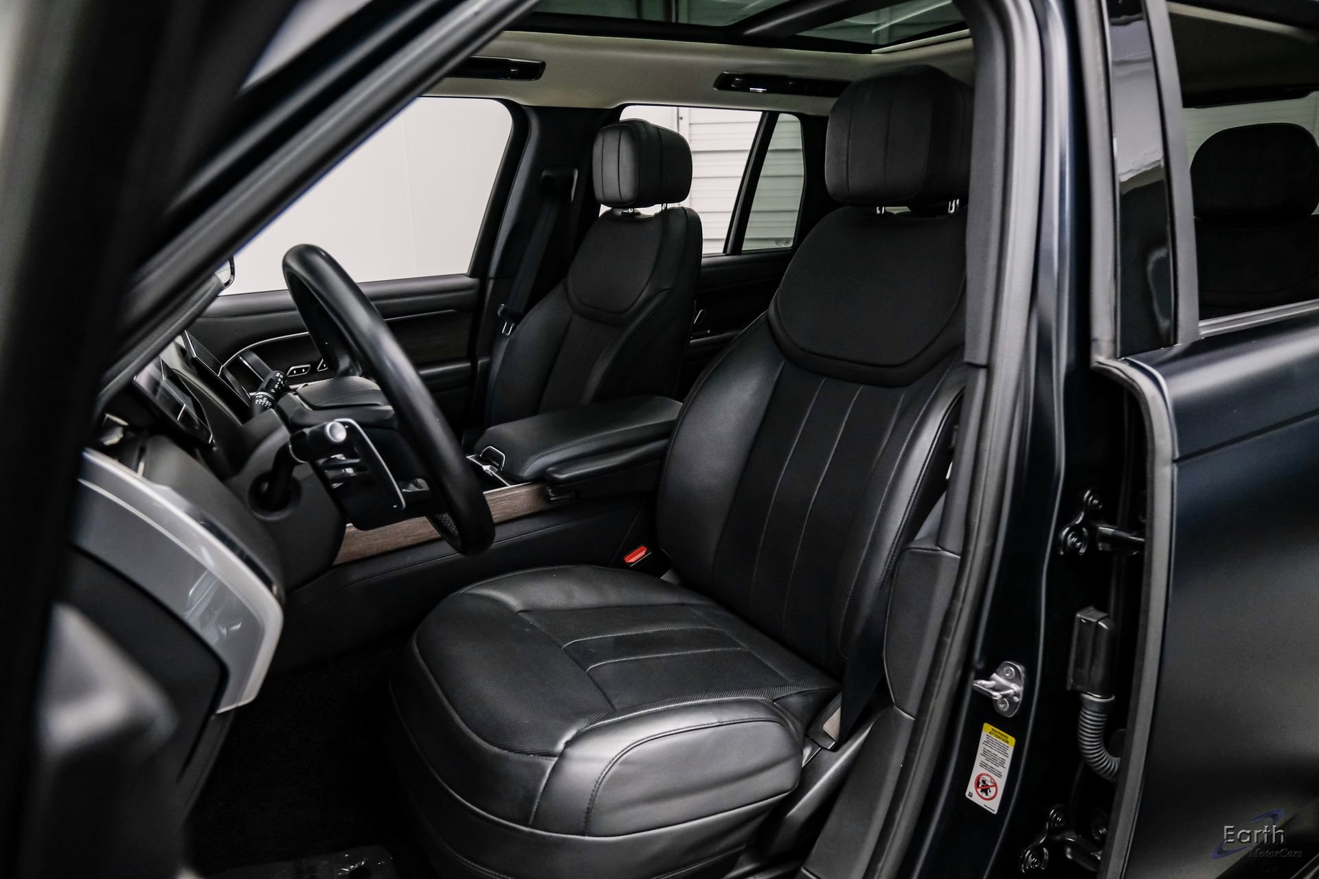 Used 2023 Land Rover Range Rover SE image 36