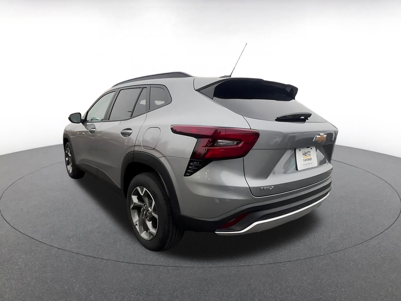 Used 2025 Chevrolet Trax LT w/ LT Convenience Package image 11