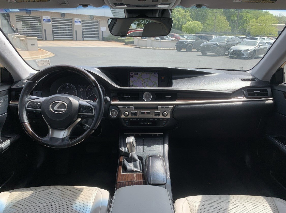 Used 2016 Lexus ES 350 w/ Luxury Package w/Wood Trim image 30