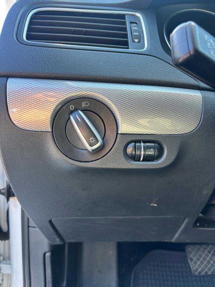 Used 2017 Volkswagen Jetta S image 9