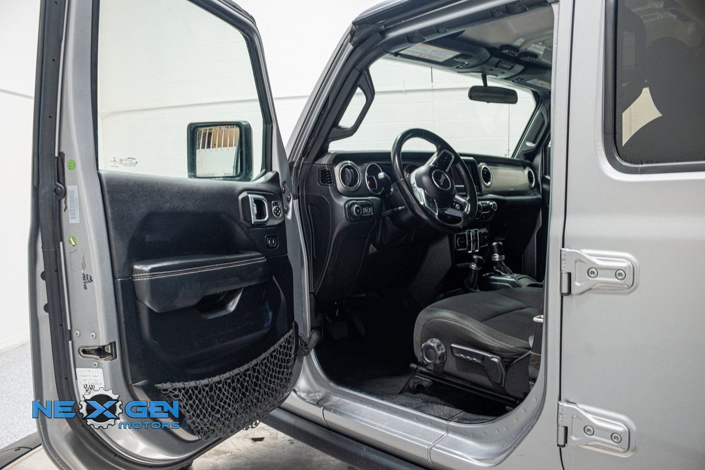 Used 2021 Jeep Wrangler Unlimited Sahara image 9