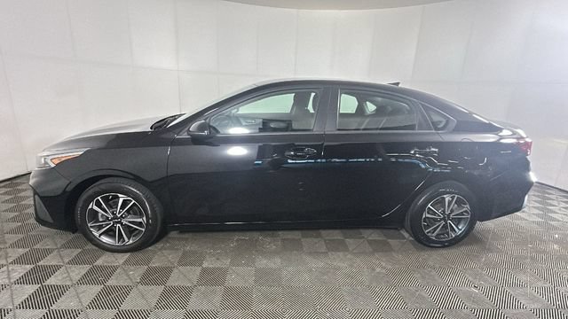 Used 2024 Kia Forte LXS w/ LXS Technology Package FWD video 5