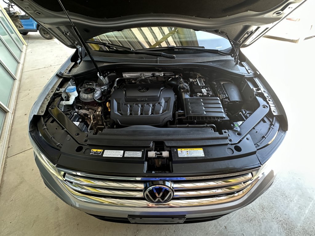 Used 2022 Volkswagen Tiguan SE w/ Panoramic Sunroof Package AWD/4WD image 42