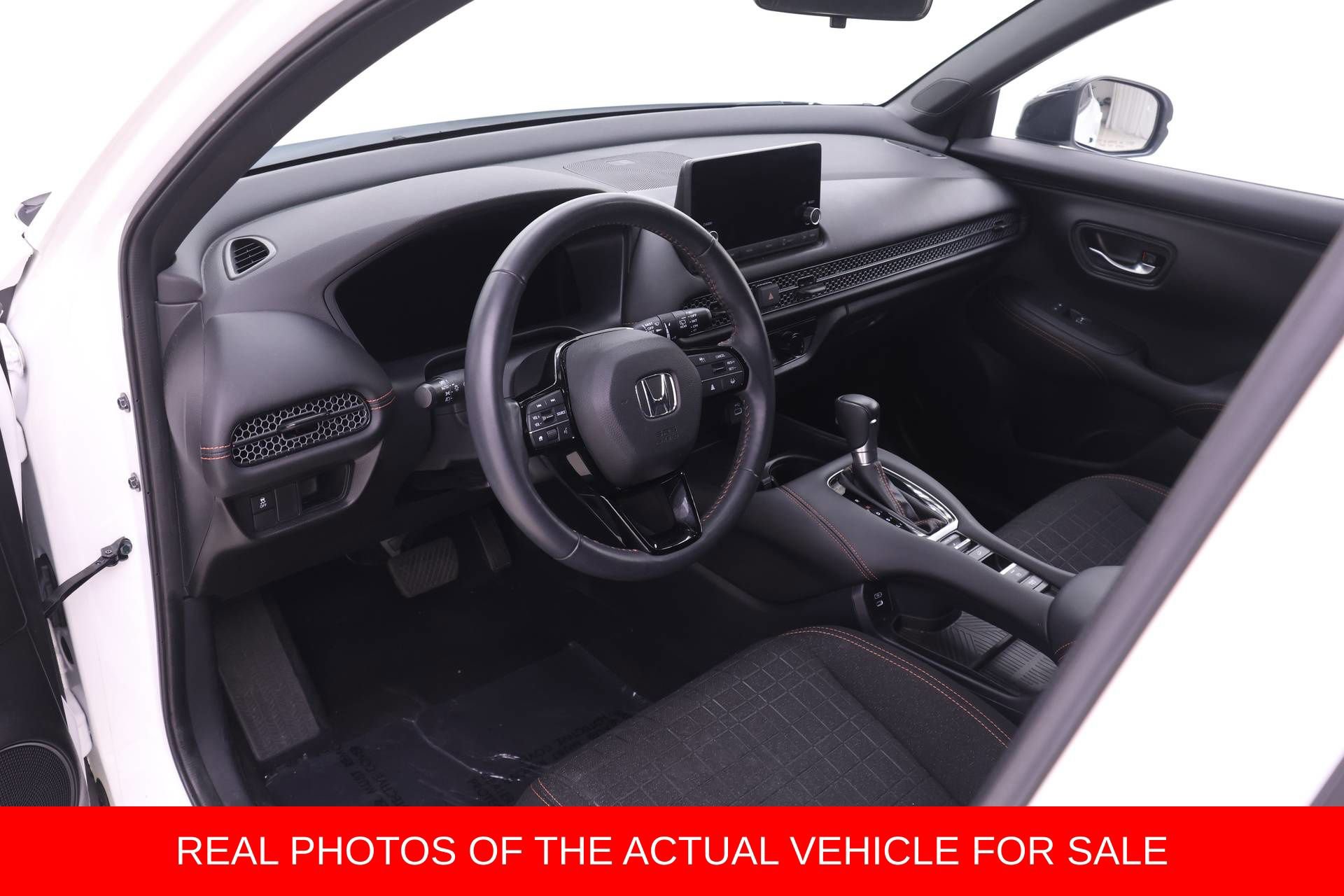 Used 2024 Honda HR-V Sport image 3