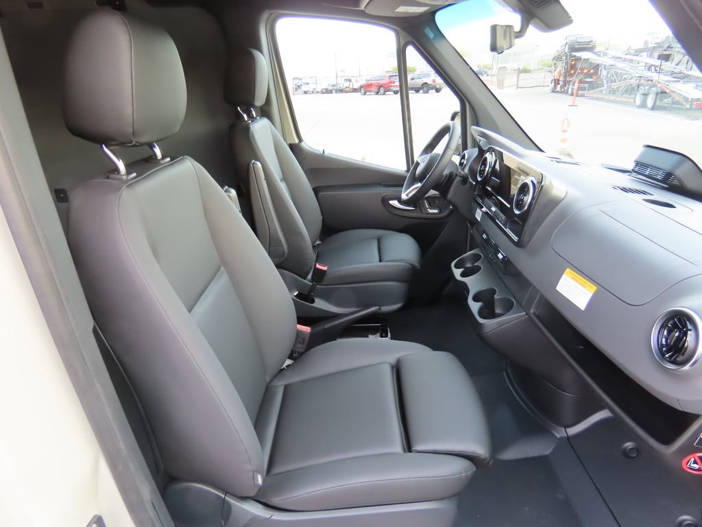 Used 2025 Mercedes-Benz Sprinter 2500 image 22