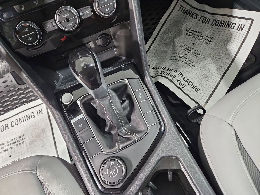 Certified 2024 Volkswagen Taos SE w/ Panoramic Sunroof Package image 25