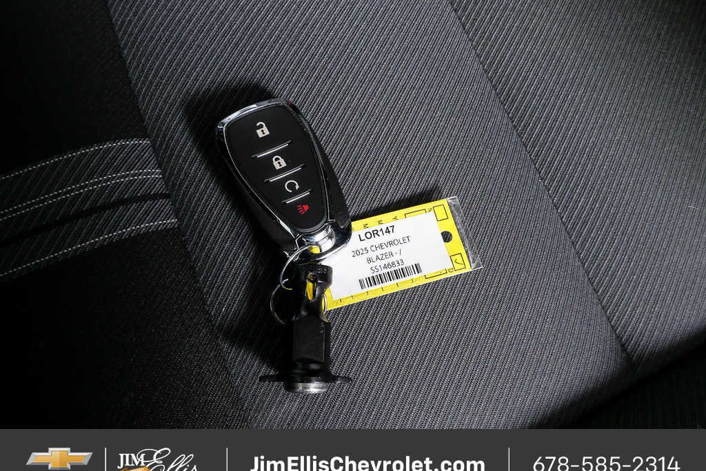 Certified 2025 Chevrolet Blazer LT FWD image 23