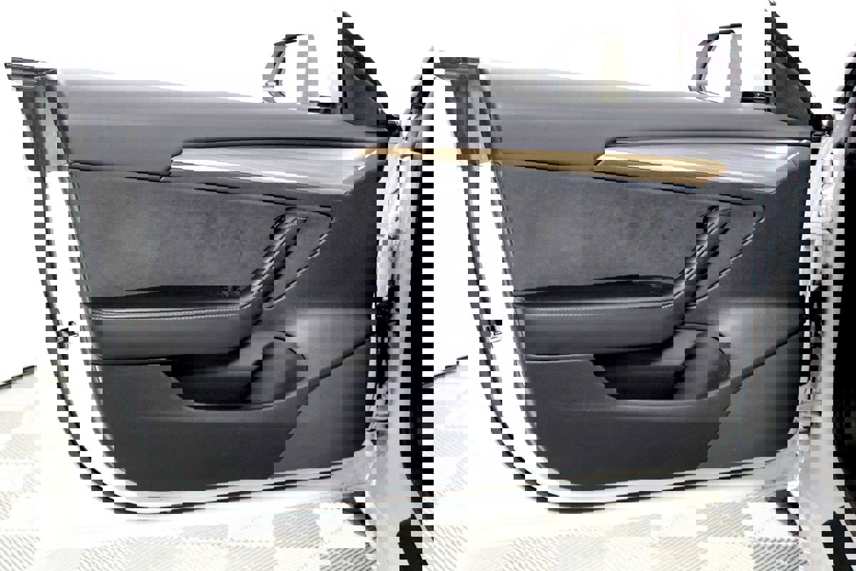 Used 2021 Tesla Model 3 Standard Range Plus image 6