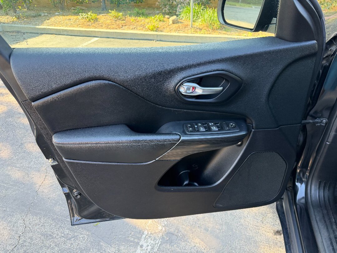 Used 2016 Jeep Cherokee 75th Anniversary FWD image 13