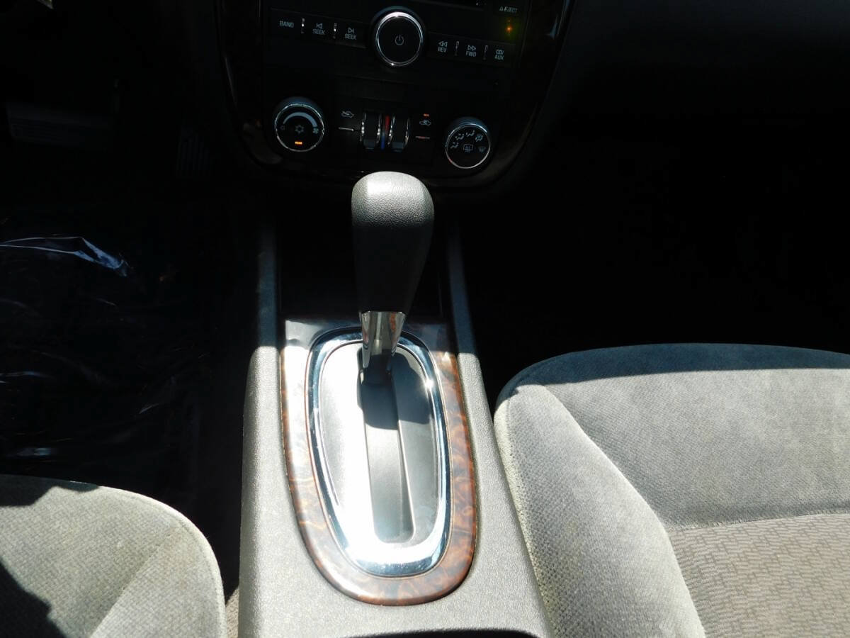 Used 2015 Chevrolet Impala LT w/ LT Sunroof Package FWD image 13