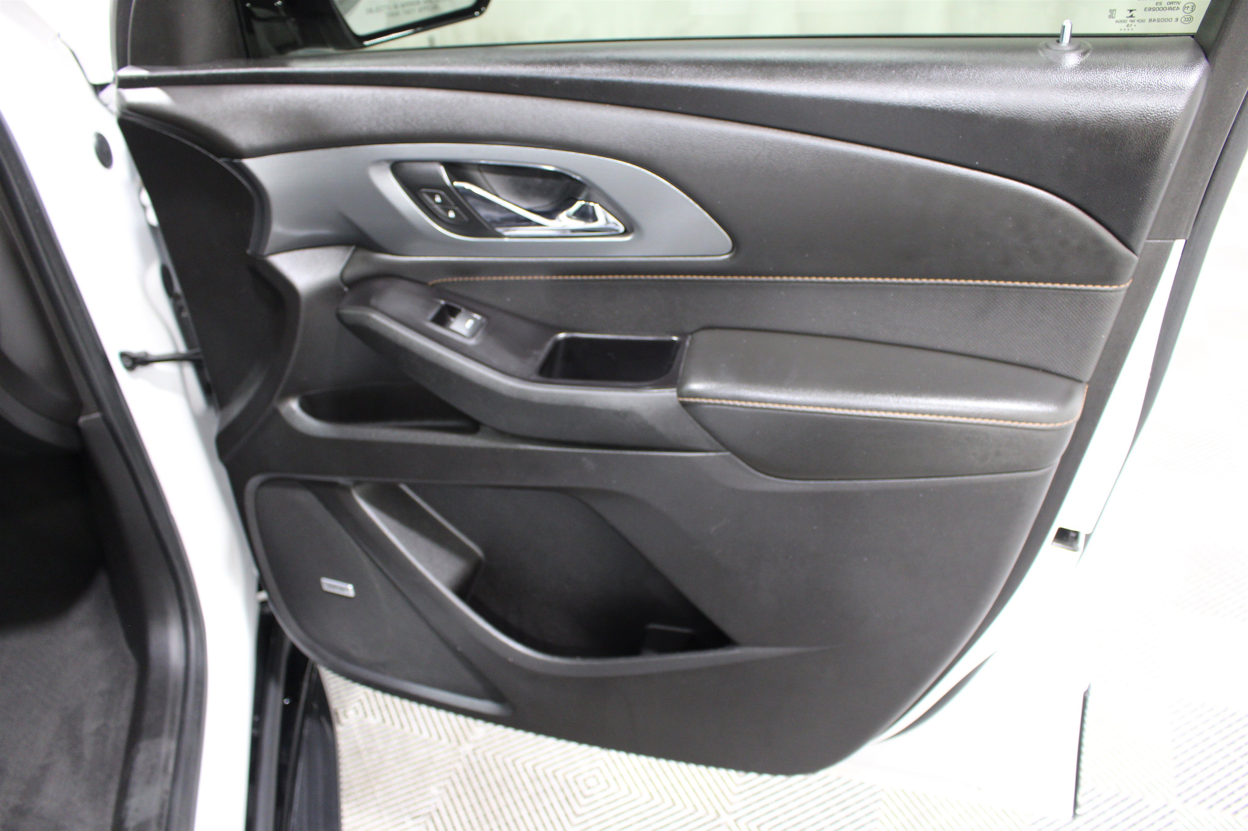 Used 2020 Chevrolet Traverse Premier w/ Redline Edition FWD image 31