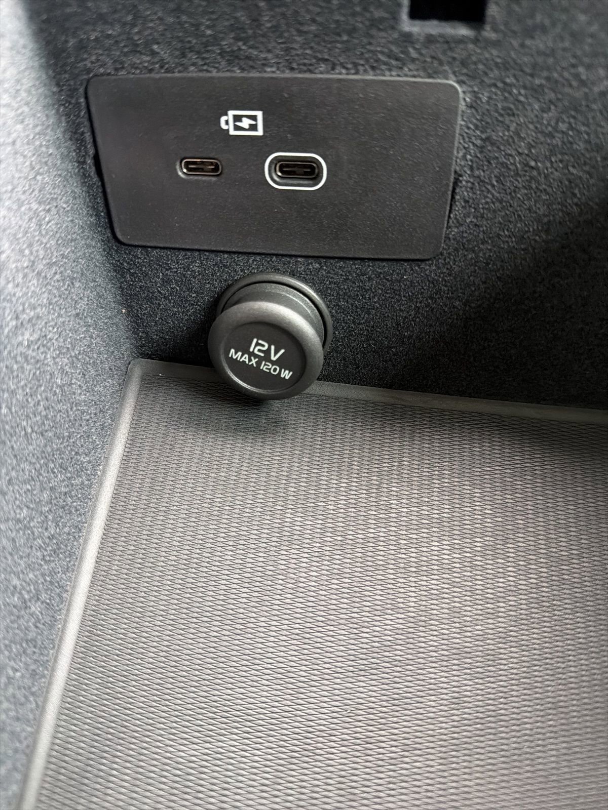 Used 2025 Volvo XC90 T8 Ultra w/ Protection Package Premier image 45