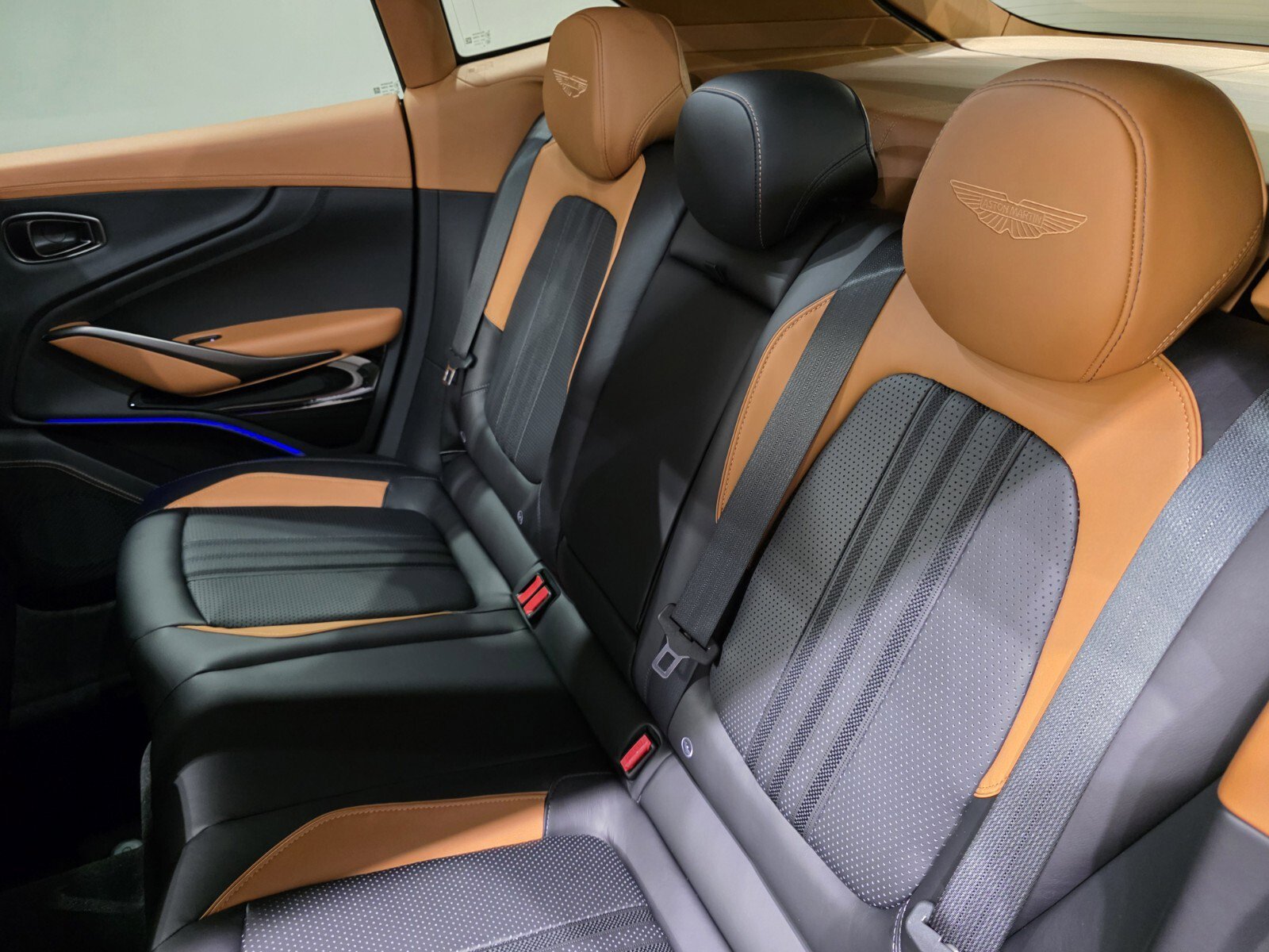 New 2025 Aston Martin DBX 707 image 20