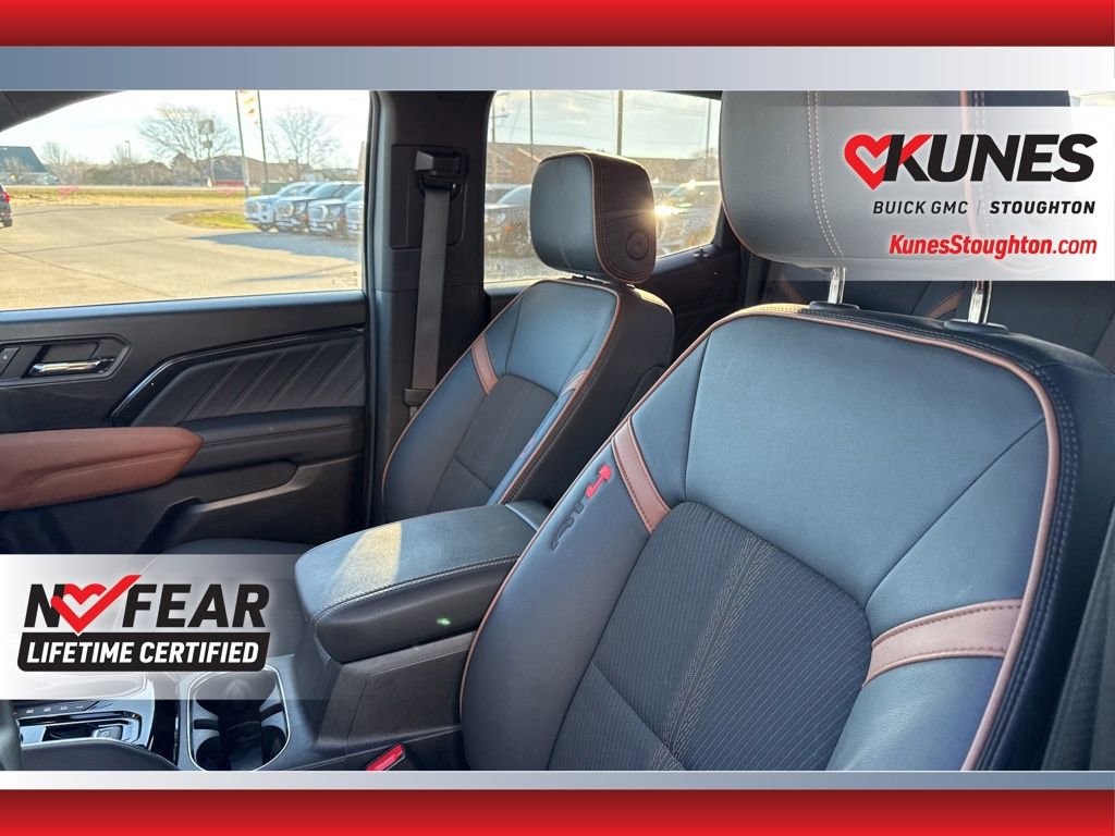 Used 2024 GMC Canyon AT4 image 25