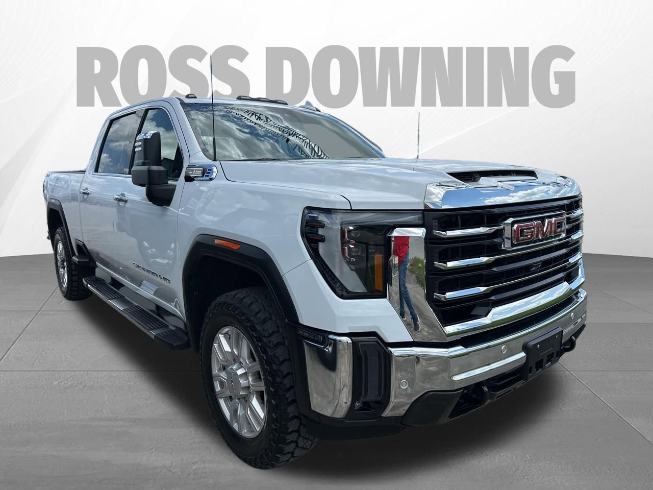 Used 2024 GMC Sierra 2500 SLT w/ SLT Premium Package AWD/4WD image 3