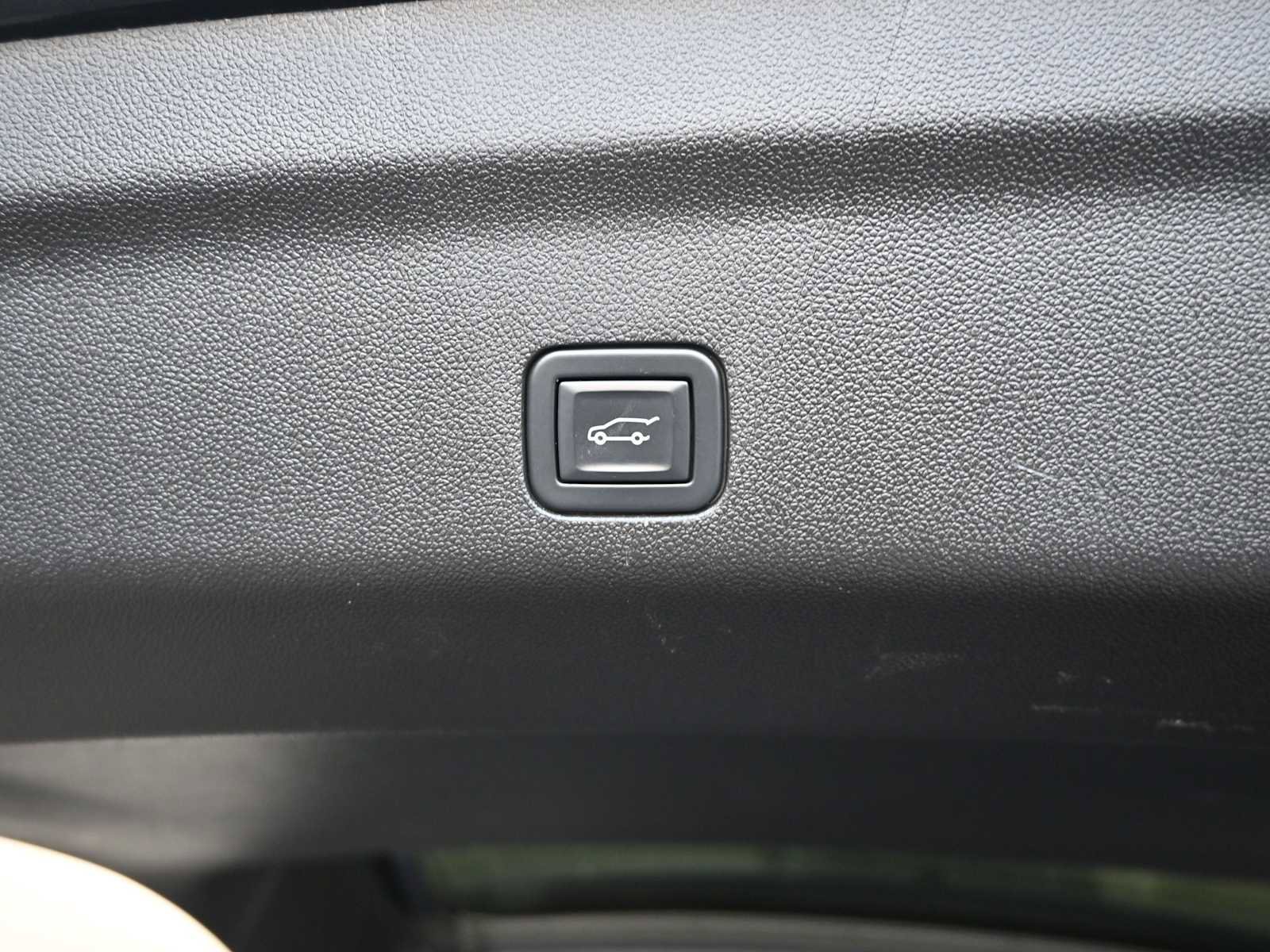 Used 2021 GMC Yukon Denali w/ Advanced Technology Package image 28