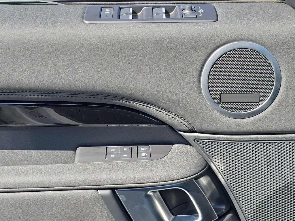 New 2026 Land Rover Discovery S AWD/4WD image 30