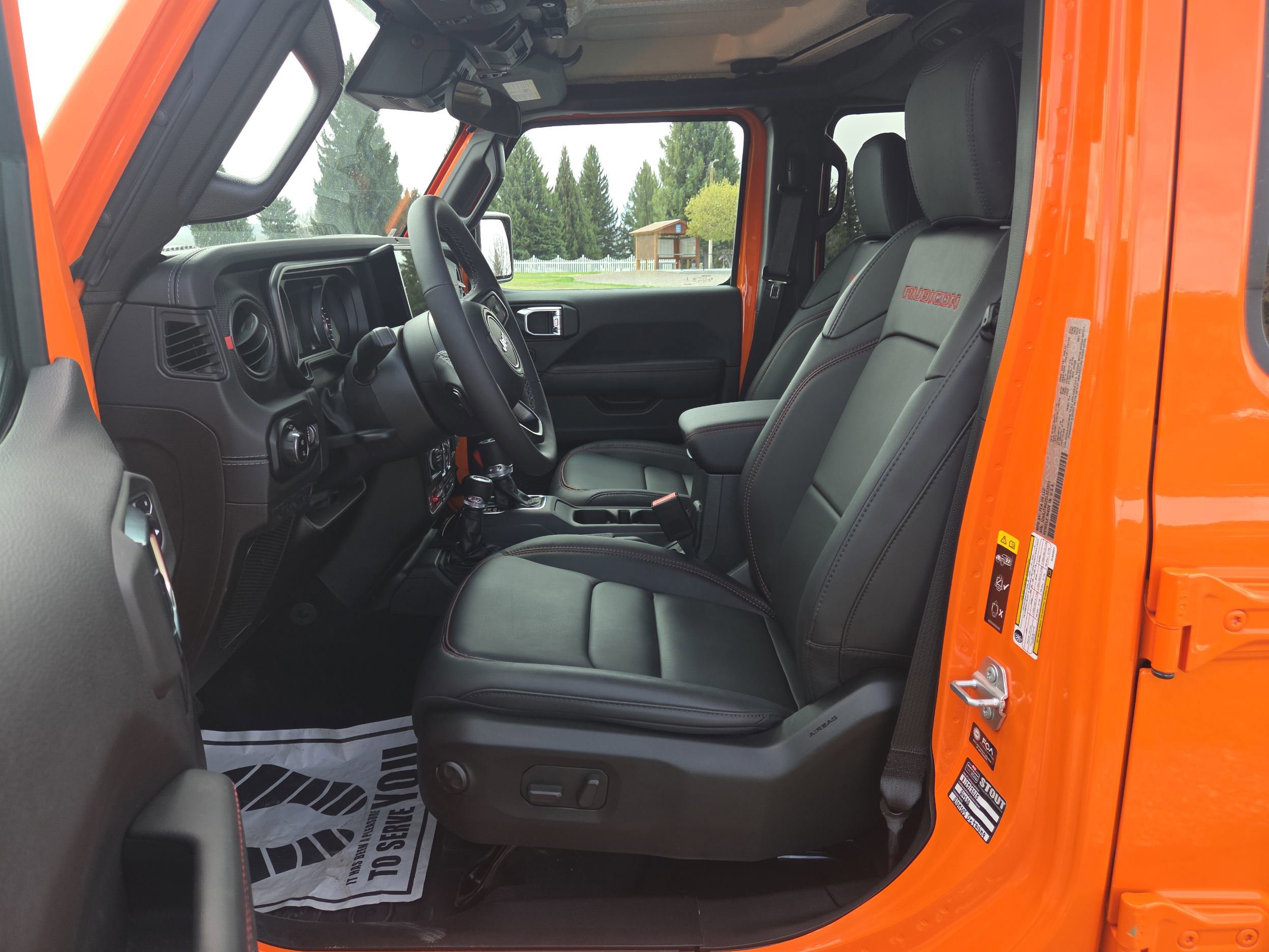 Used 2025 Jeep Gladiator Rubicon w/ Convenience Group AWD/4WD image 9