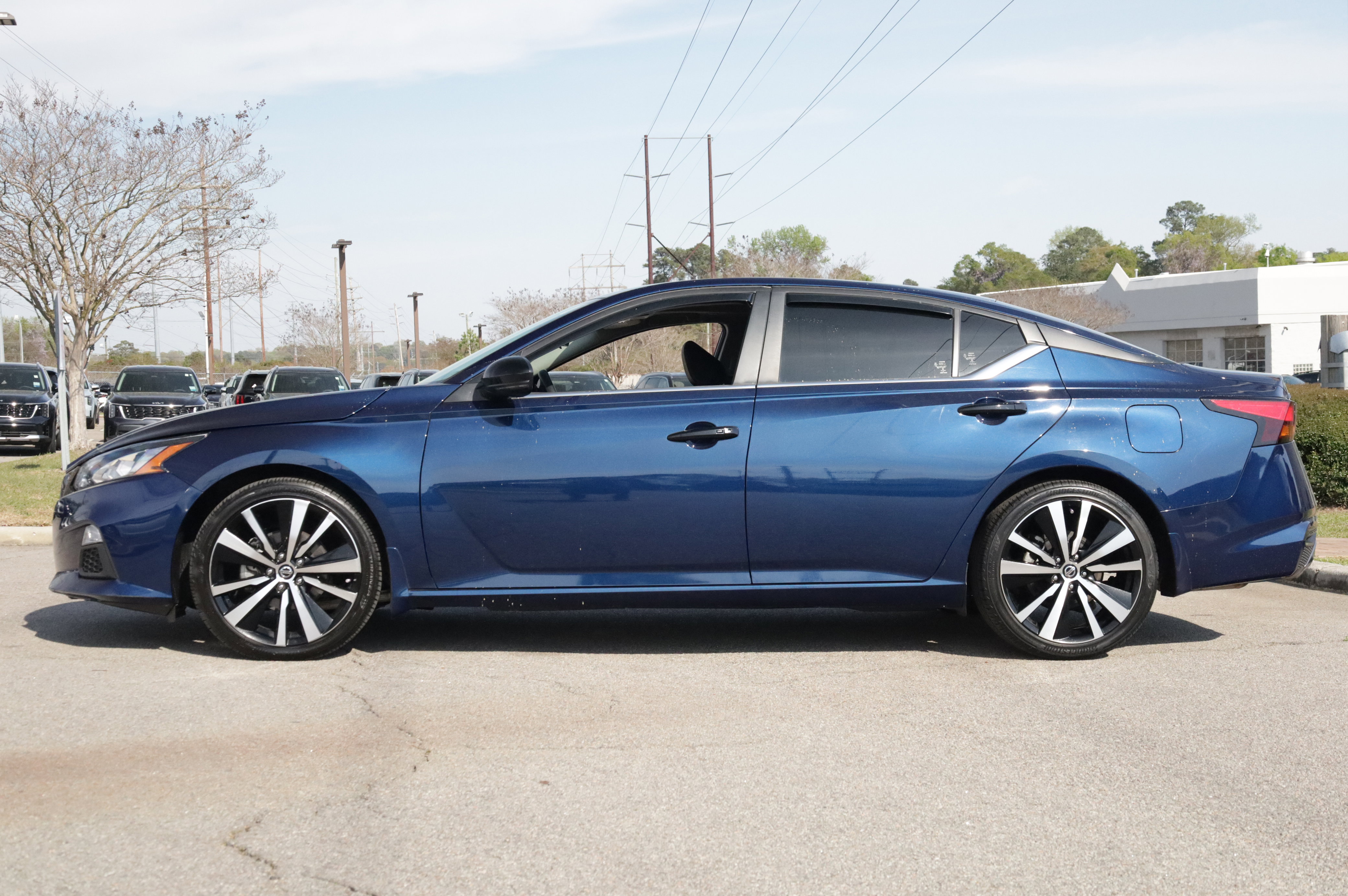 Used 2022 Nissan Altima 2.0 SR image 2