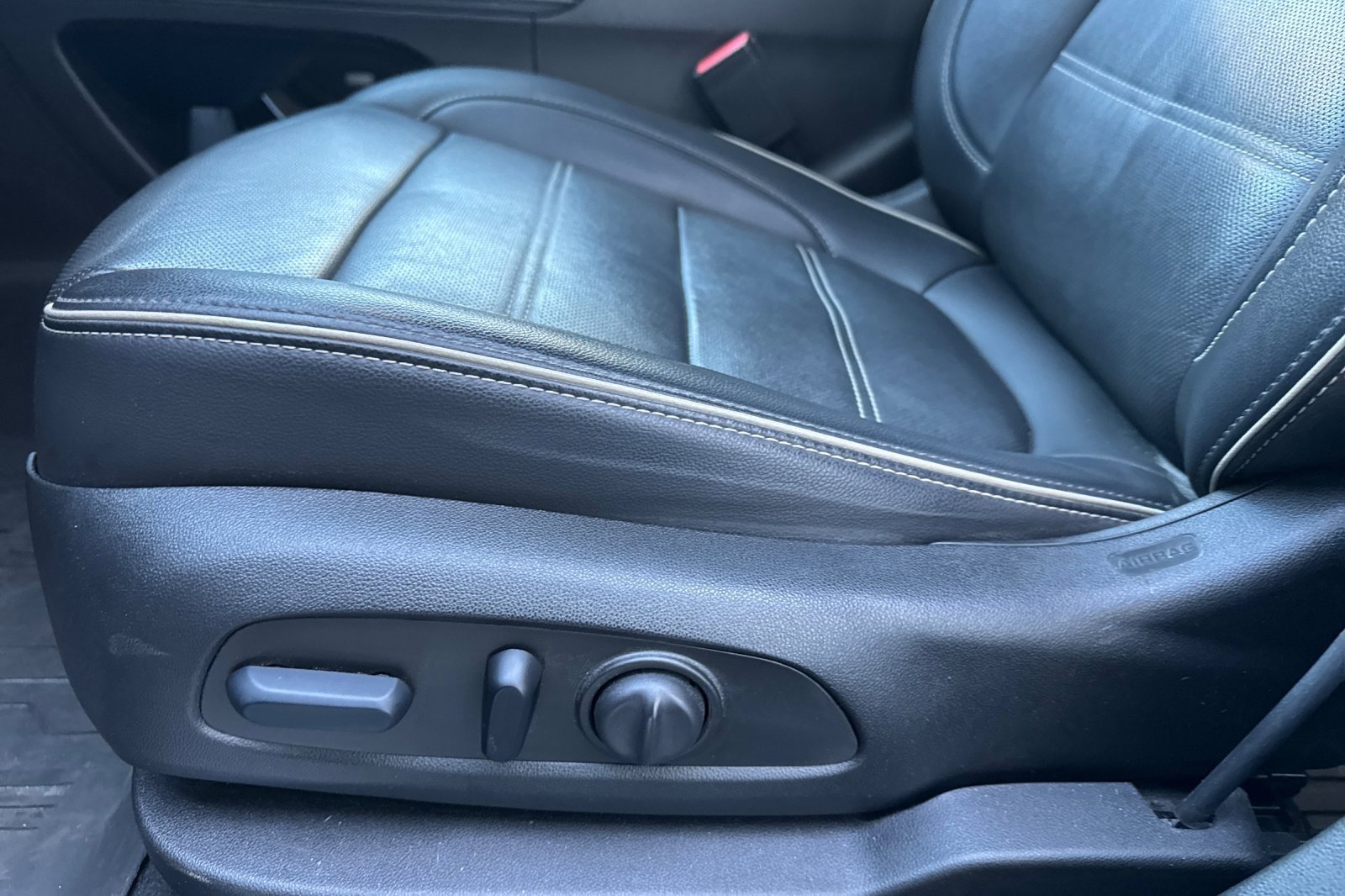 Used 2023 GMC Acadia Denali w/ Black Diamond Edition image 14