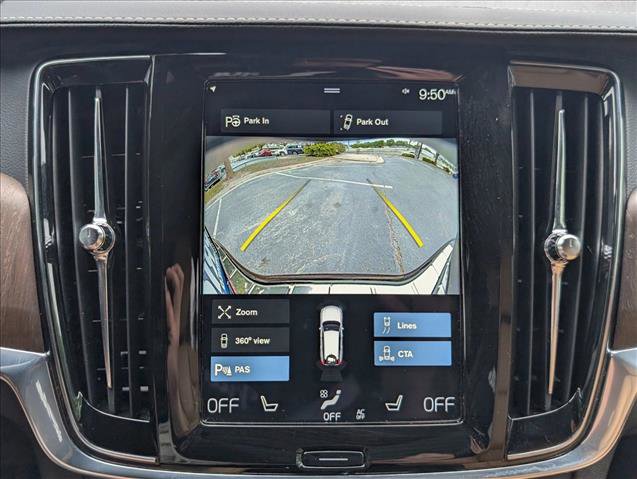 Used 2021 Volvo V90 T6 Cross Country image 13