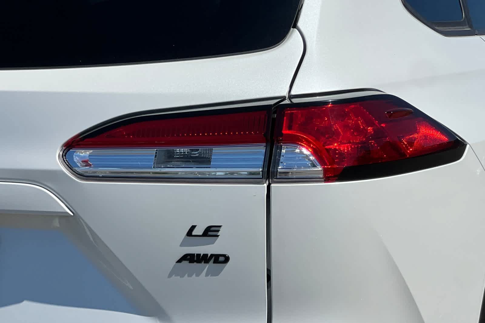 Certified 2022 Toyota Corolla Cross LE w/ Moonroof Package AWD/4WD image 31