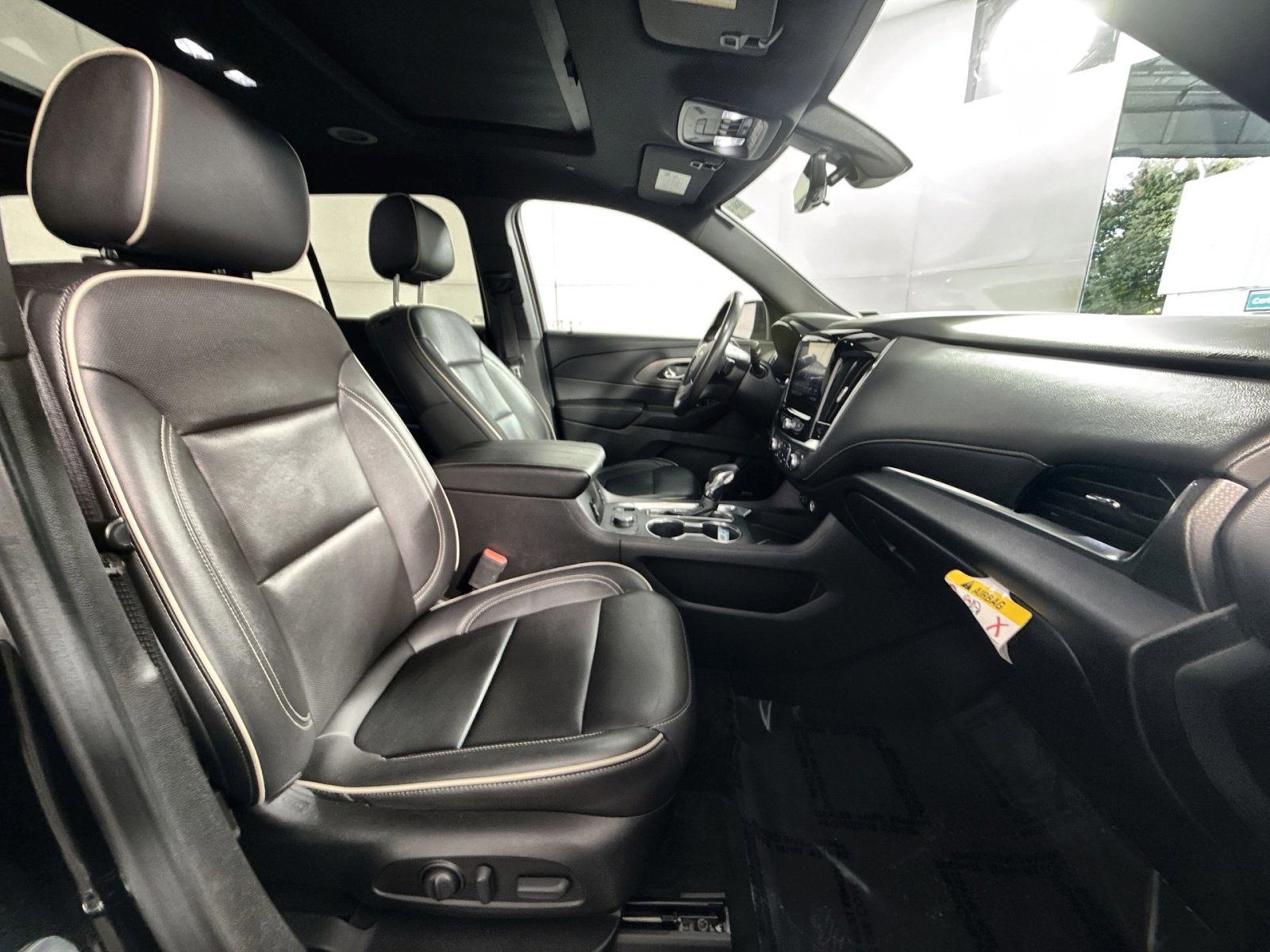 Used 2022 Chevrolet Traverse Premier w/ Redline Edition image 27
