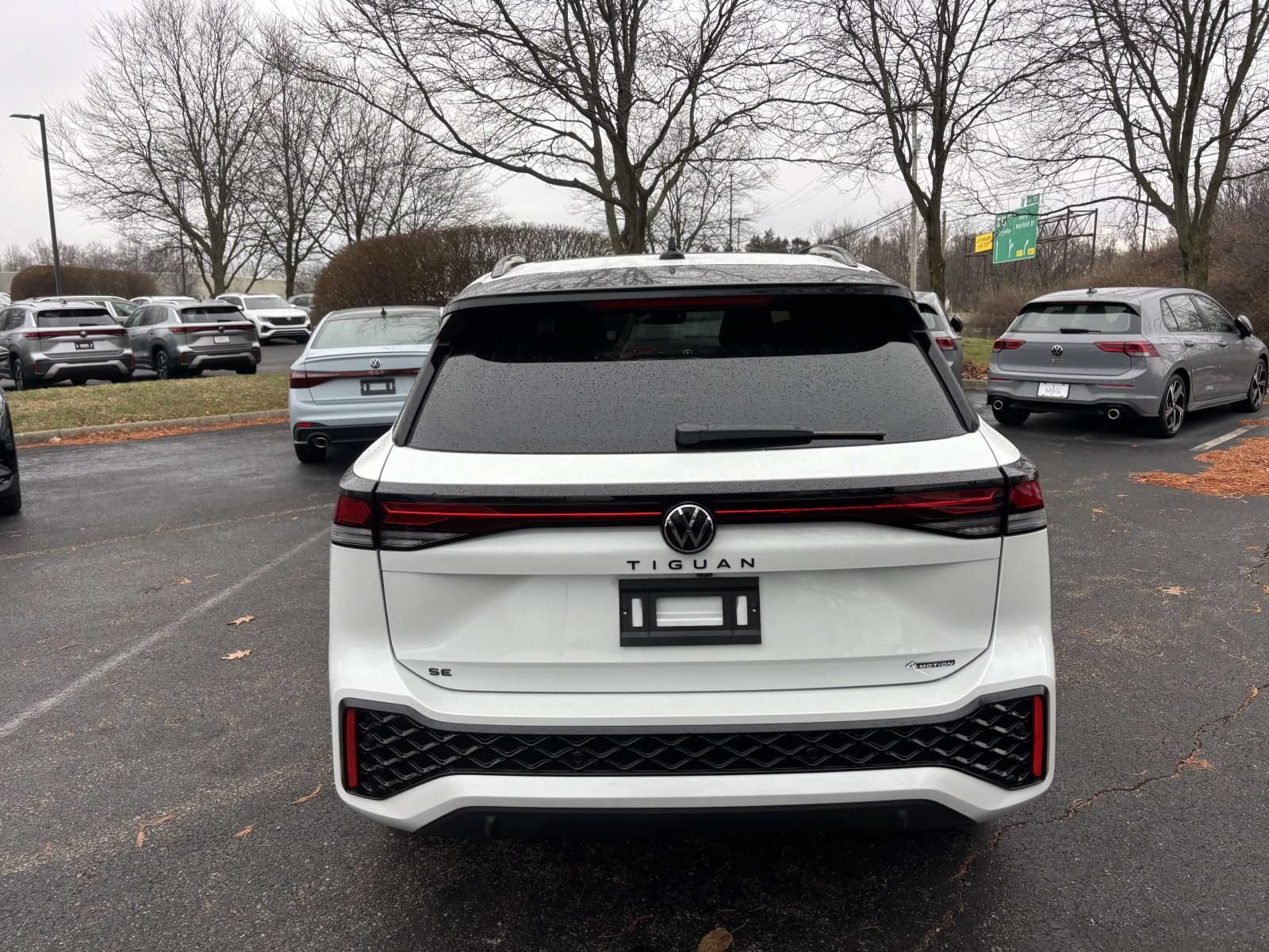 New 2026 Volkswagen Tiguan SE R-Line AWD/4WD image 6