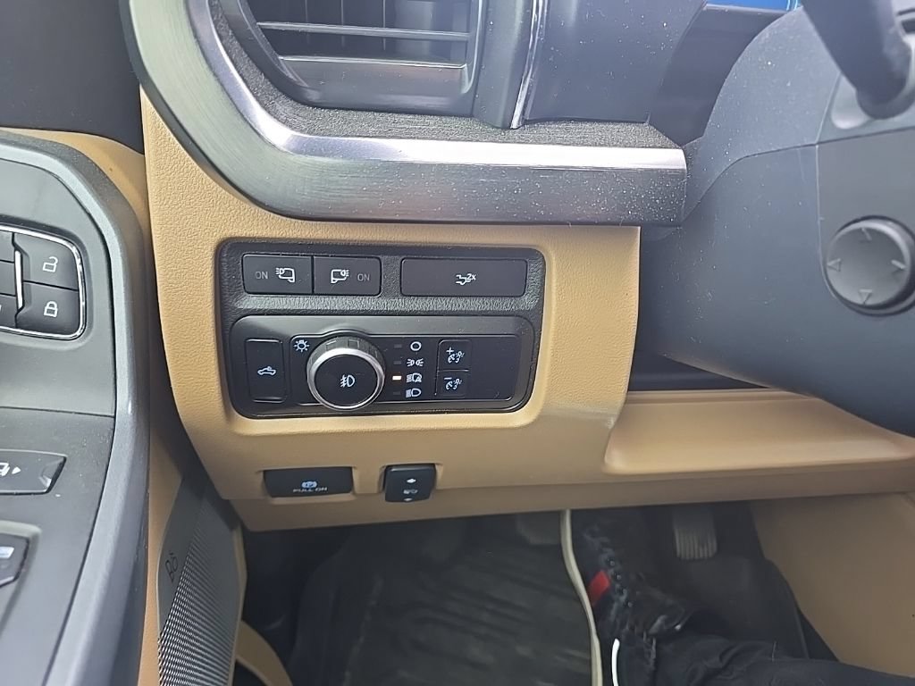 Used 2024 Ford F350 Lariat w/ Black Appearance Package AWD/4WD image 22