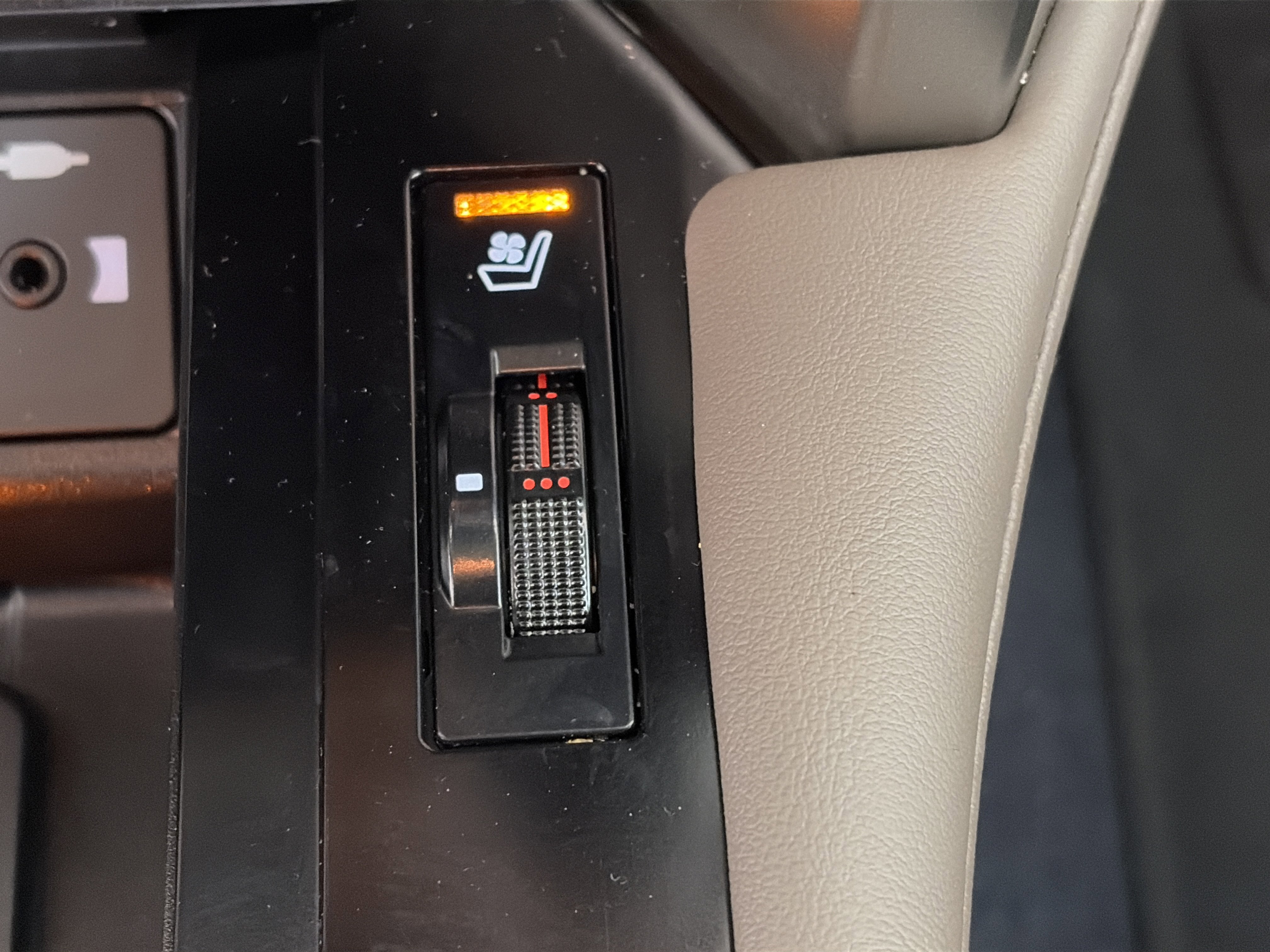 Used 2021 Lexus GX 460 Premium w/ Accessory Package image 26