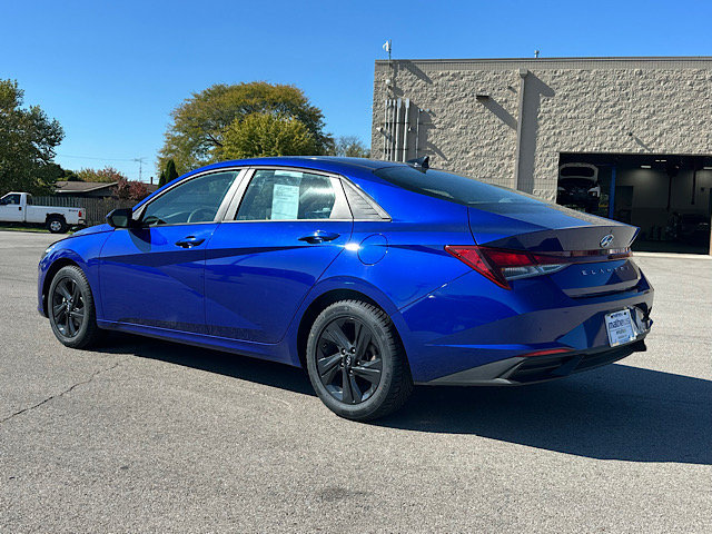 Used 2023 Hyundai Elantra SEL w/ Cargo Package FWD image 5