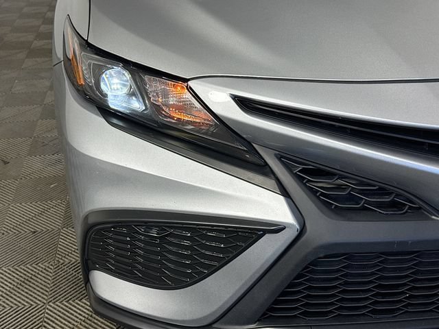 Used 2024 Toyota Camry SE FWD image 3