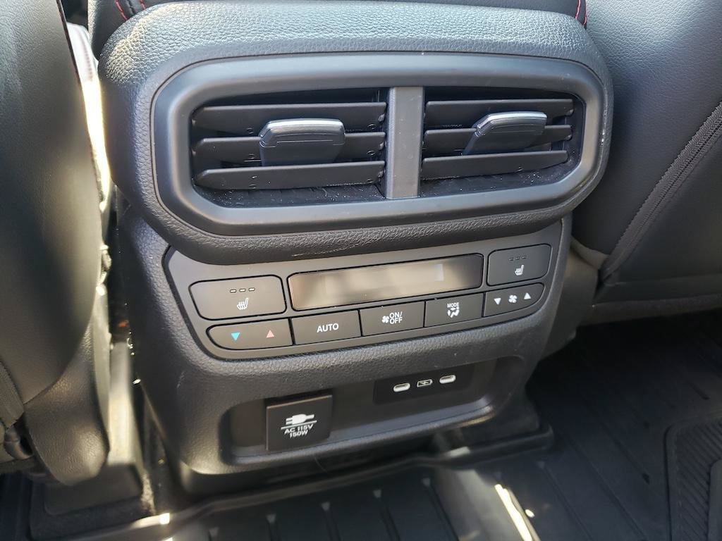 Used 2025 Honda Pilot Black Edition image 11