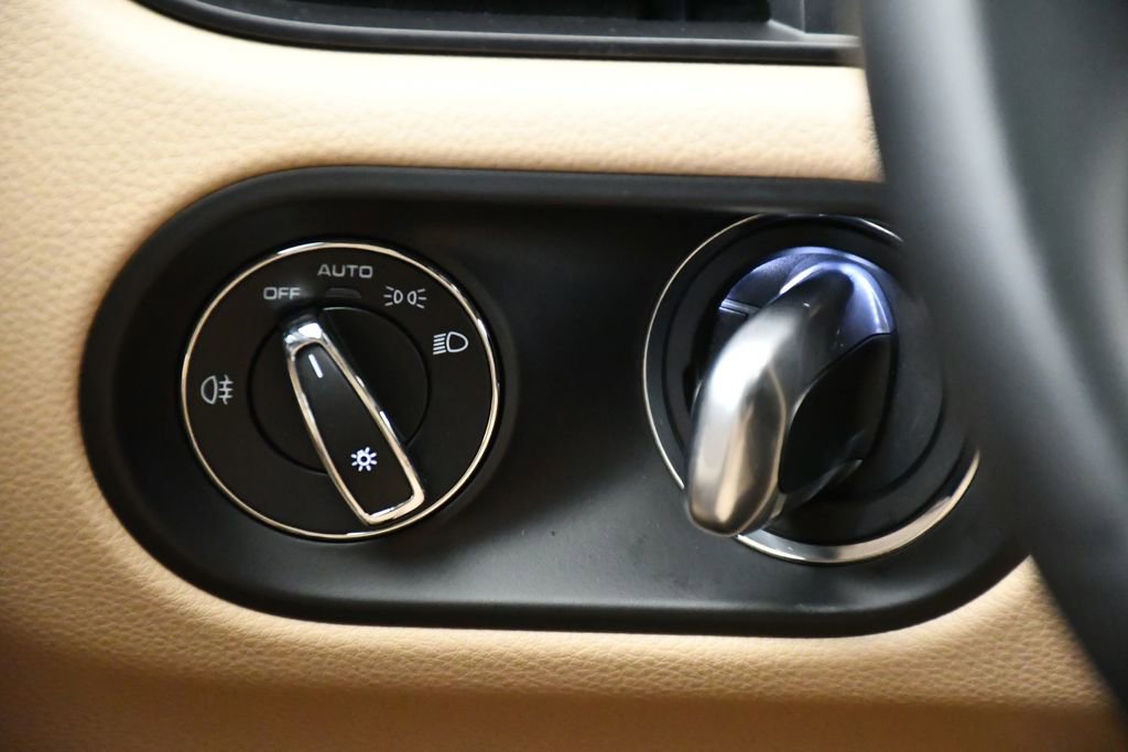 Certified 2023 Porsche Macan Turbo image 26