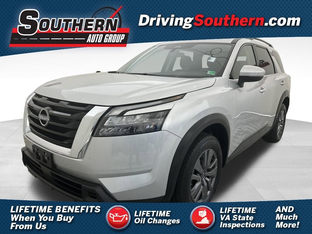 Used 2025 Nissan Pathfinder SV image 1