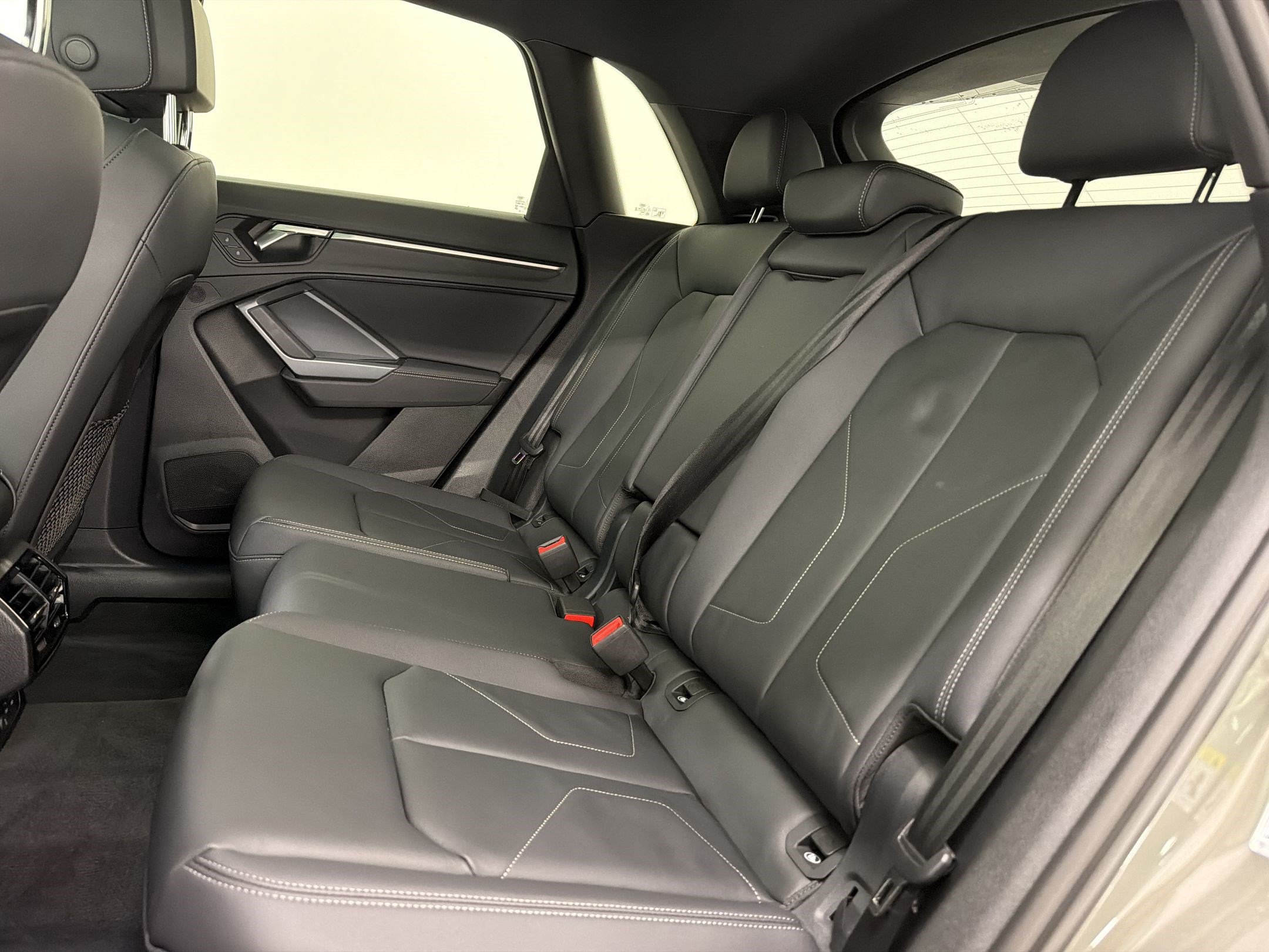 Used 2025 Audi Q3 2.0T Premium w/ Convenience Package AWD/4WD image 25