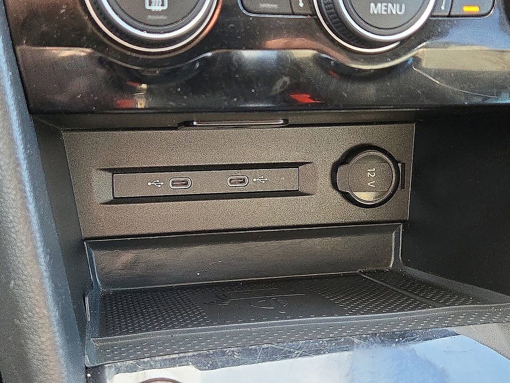 Used 2024 Volkswagen Taos SE image 28